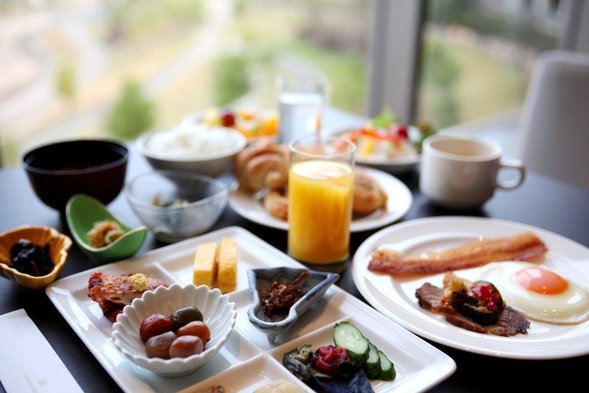 【LUXDAYSポイント11倍】朝食付★開放感抜群のレストランで種類豊富な和洋バイキング朝食を堪能♪